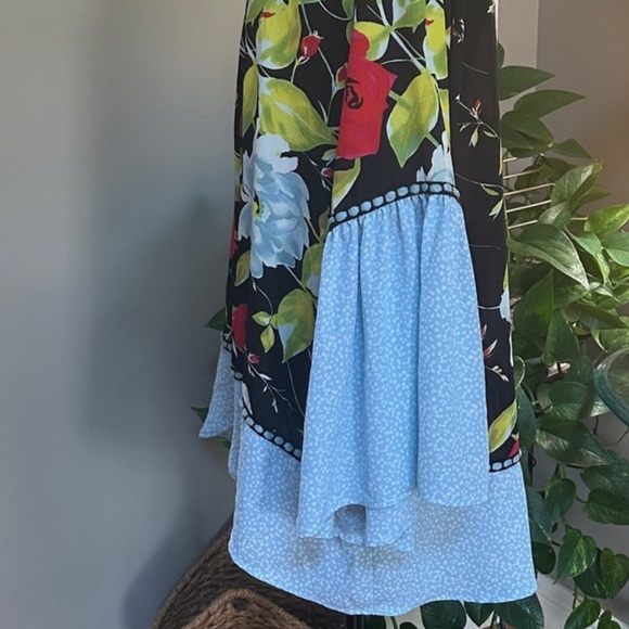 The Pioneer Woman Floral Tunic with Black and Blue Accents - Picture 8 of 8